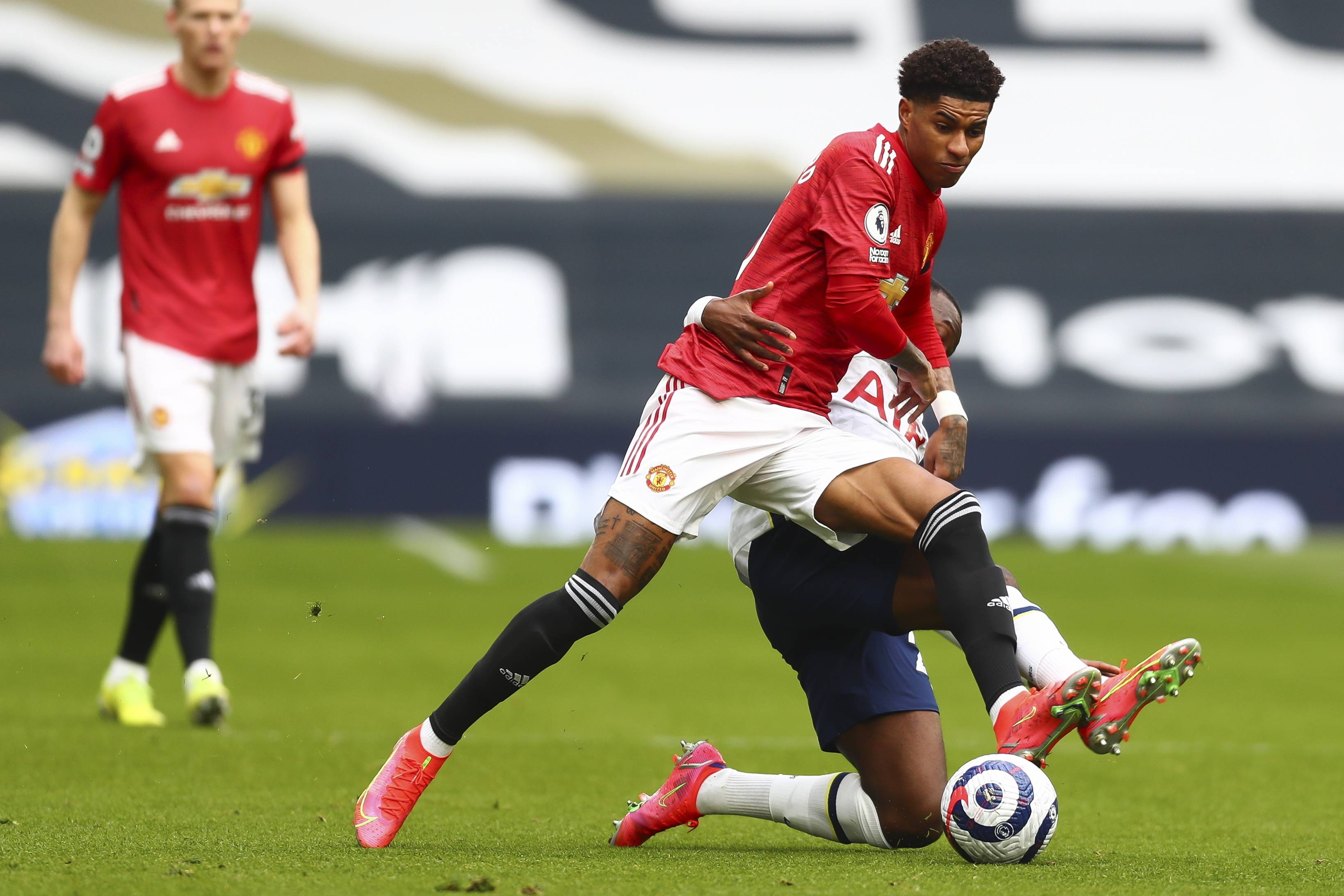 因此被激怒 因此被激怒